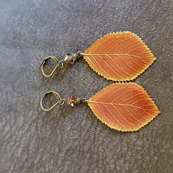 3/$30 VTG Bronze Autumn Leaf Dangle Leverback Hook Earrings - Picture 2 of 4